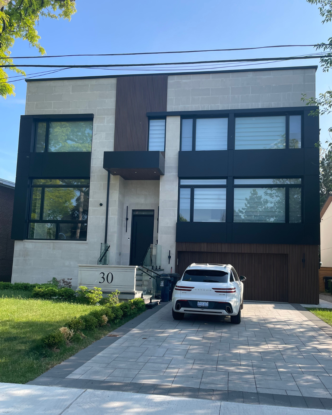 Casement windows Toronto — modern vinyl window installations for homes across the GTA, combining energy efficiency, style, and durability.
