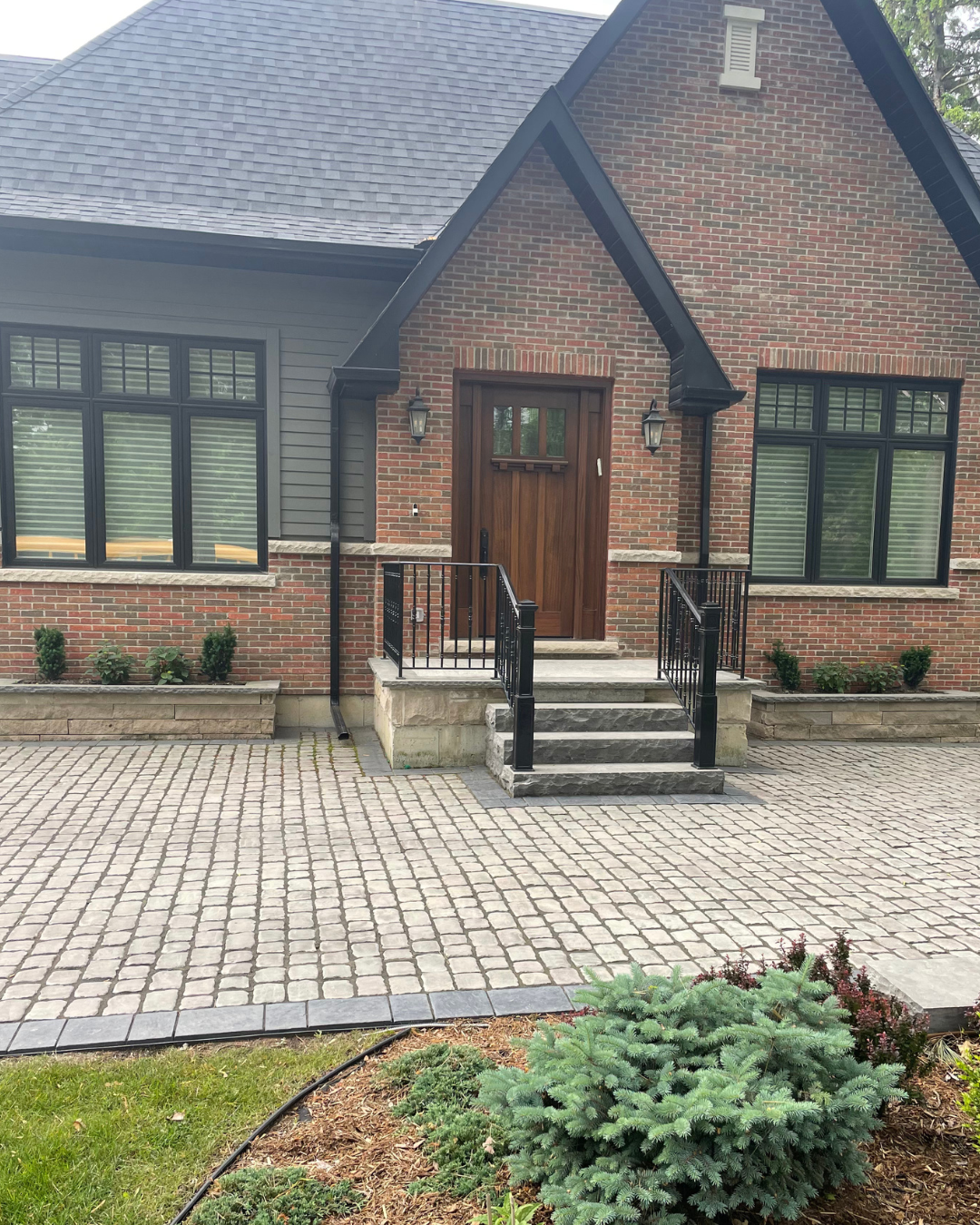 Casement windows Toronto — modern vinyl window installations for homes across the GTA, combining energy efficiency, style, and durability.