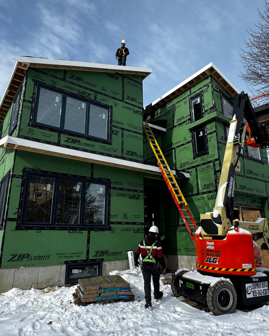 Casement windows Toronto — modern vinyl window installations for homes across the GTA, combining energy efficiency, style, and durability.