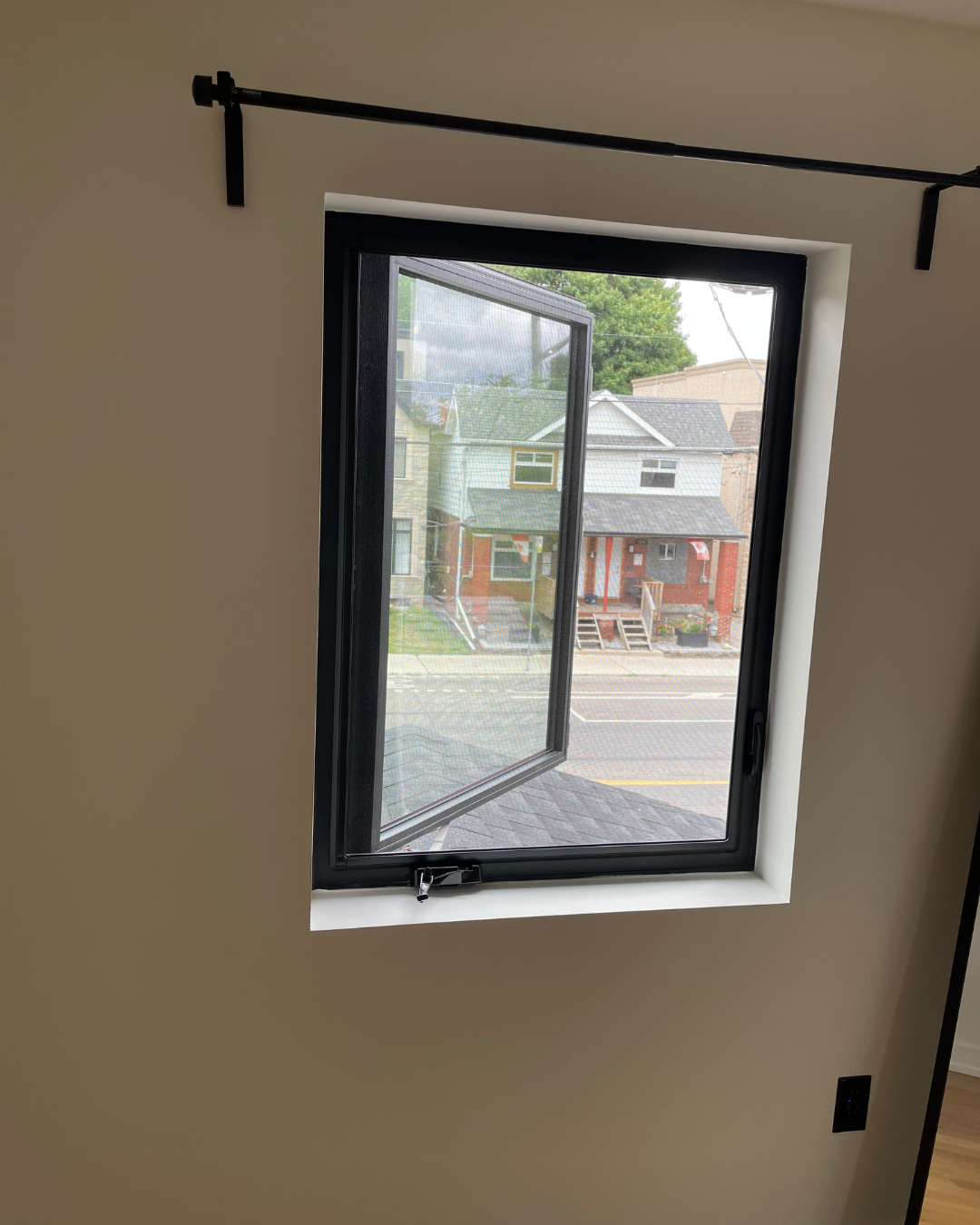 Casement windows Toronto — modern vinyl window installations for homes across the GTA, combining energy efficiency, style, and durability.