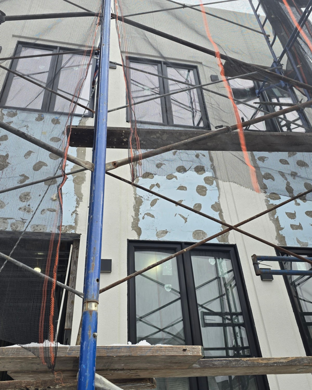 Casement windows Toronto — modern vinyl window installations for homes across the GTA, combining energy efficiency, style, and durability.