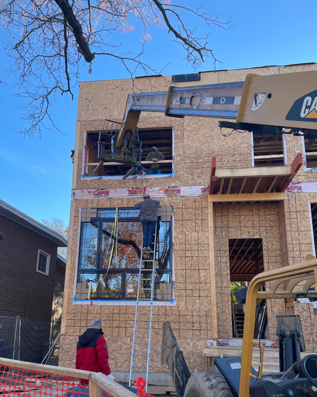 Casement windows Toronto — modern vinyl window installations for homes across the GTA, combining energy efficiency, style, and durability.