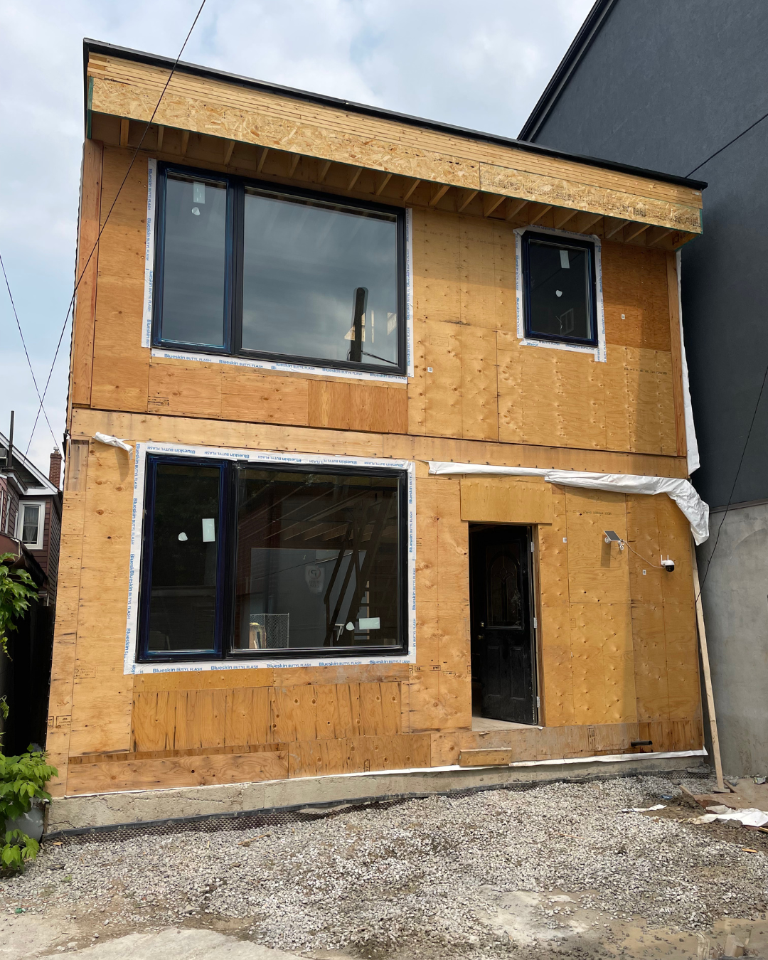 Casement windows Toronto — modern vinyl window installations for homes across the GTA, combining energy efficiency, style, and durability.