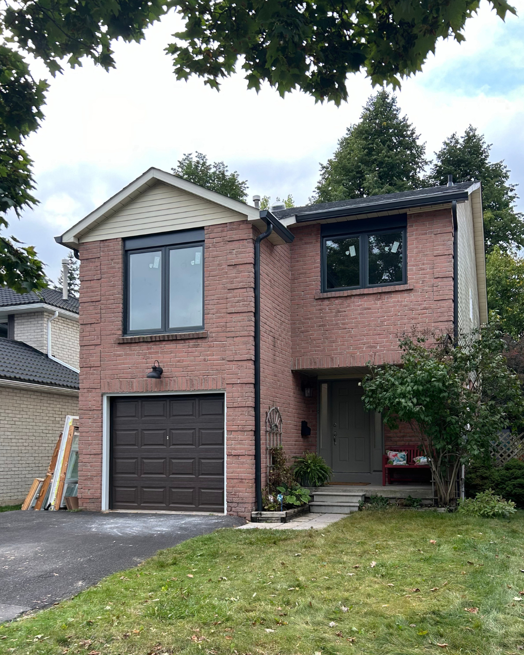 Casement windows Toronto — modern vinyl window installations for homes across the GTA, combining energy efficiency, style, and durability.