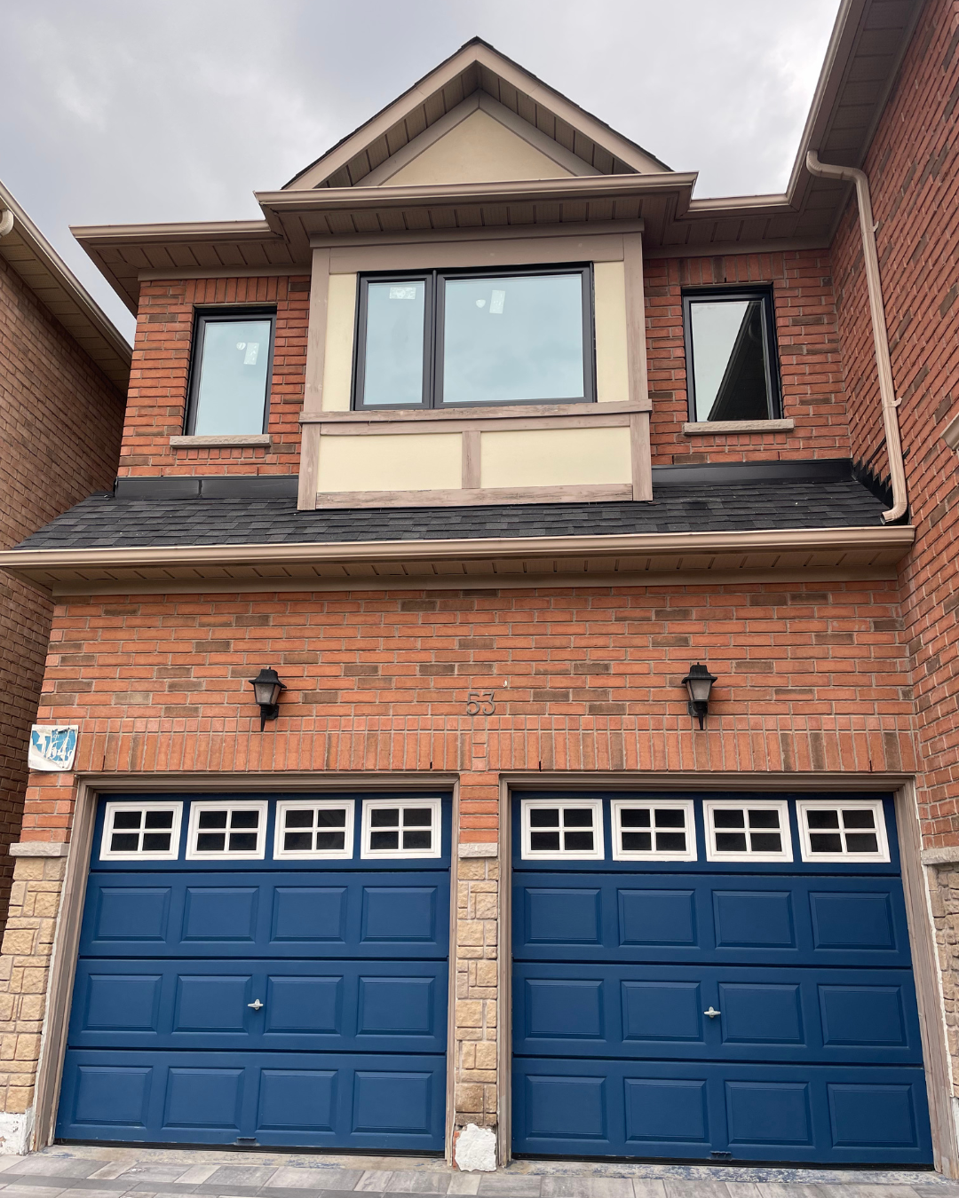 Casement windows Toronto — modern vinyl window installations for homes across the GTA, combining energy efficiency, style, and durability.