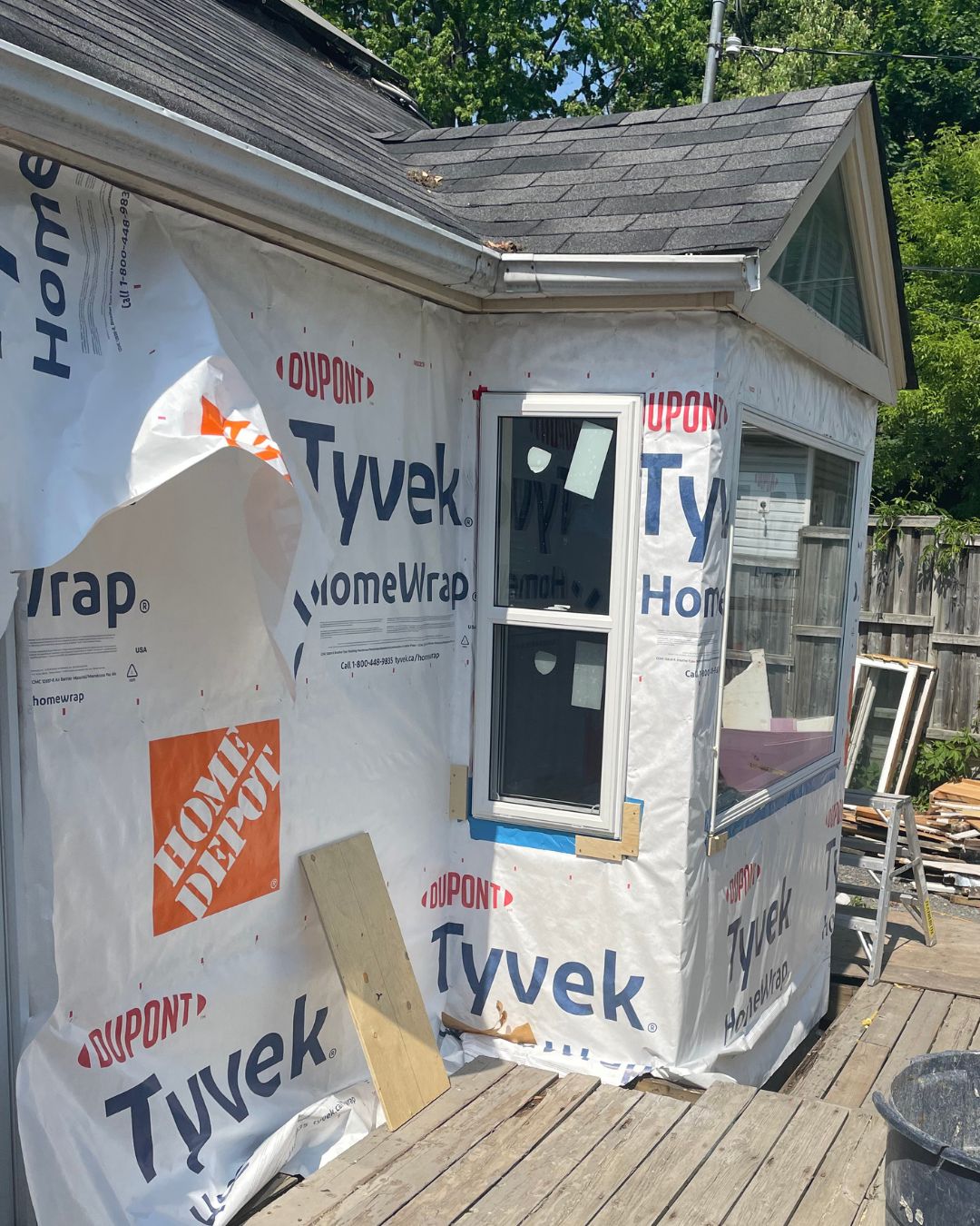 Modern Hung Windows in Toronto home – energy-efficient vinyl design with easy tilt cleaning and smooth operation.