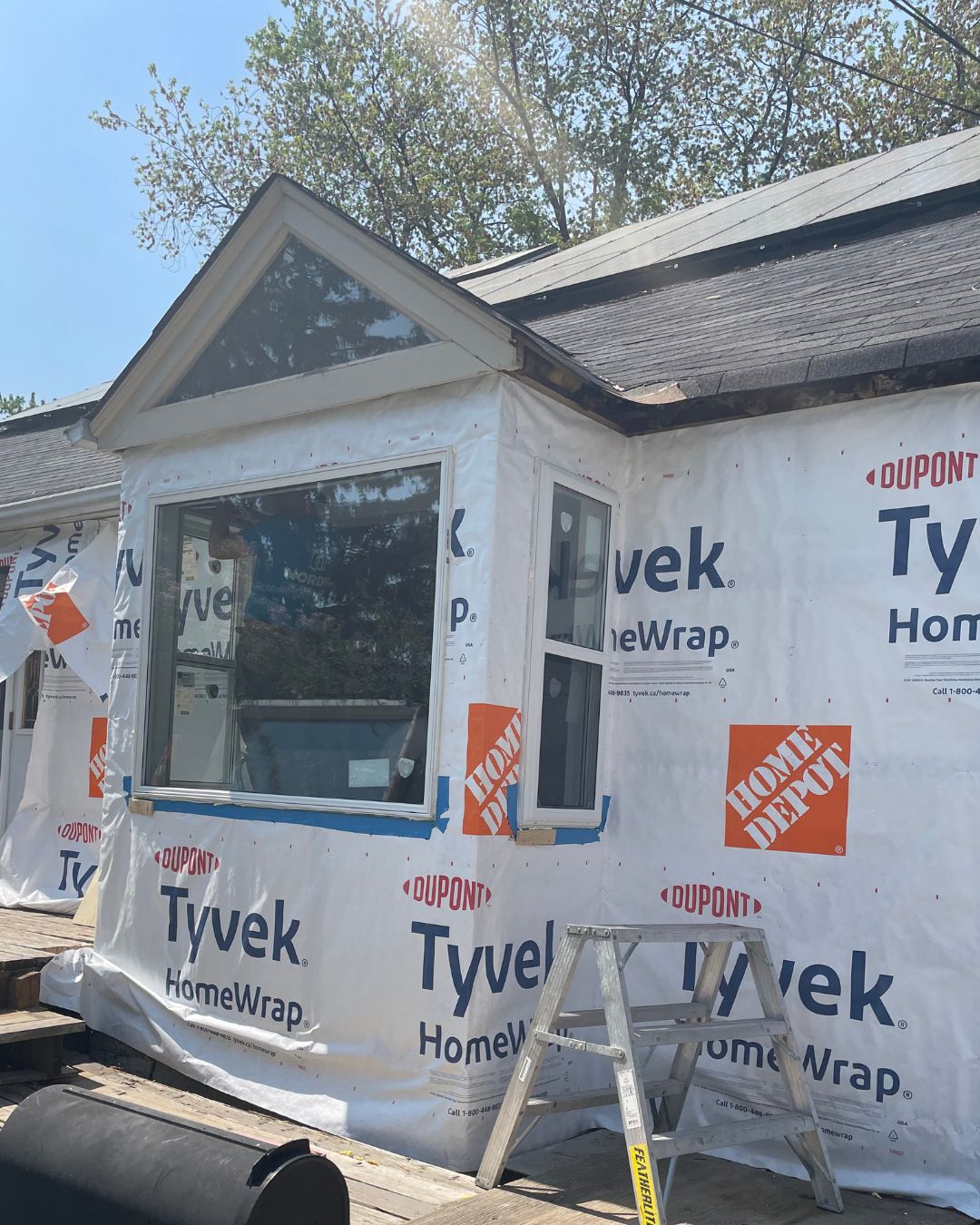 Modern Hung Windows in Toronto home – energy-efficient vinyl design with easy tilt cleaning and smooth operation.