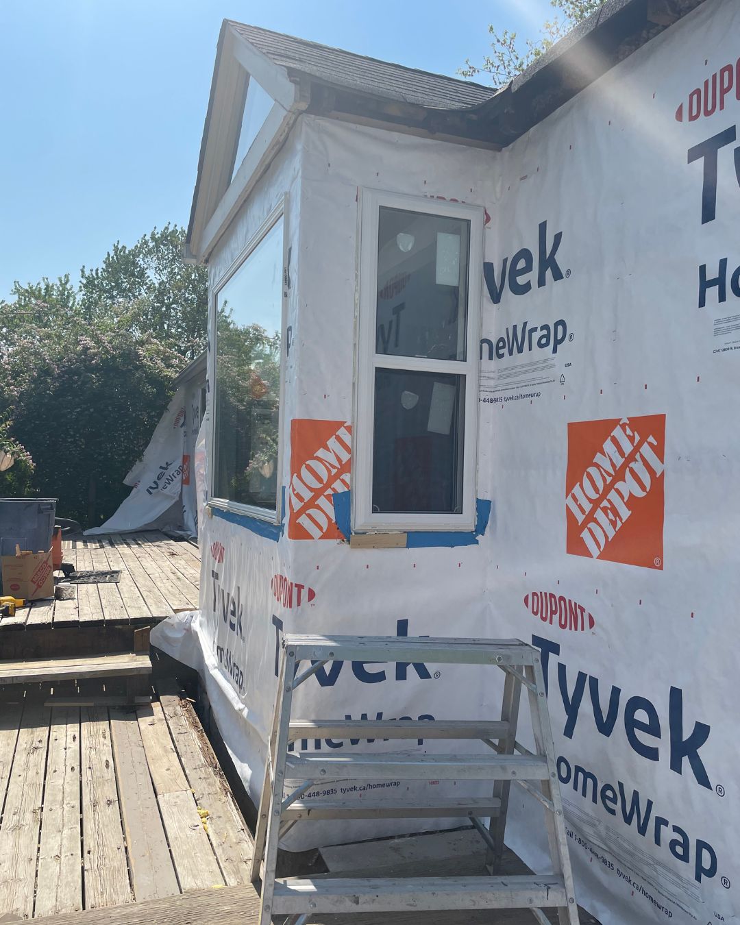 Modern Hung Windows in Toronto home – energy-efficient vinyl design with easy tilt cleaning and smooth operation.